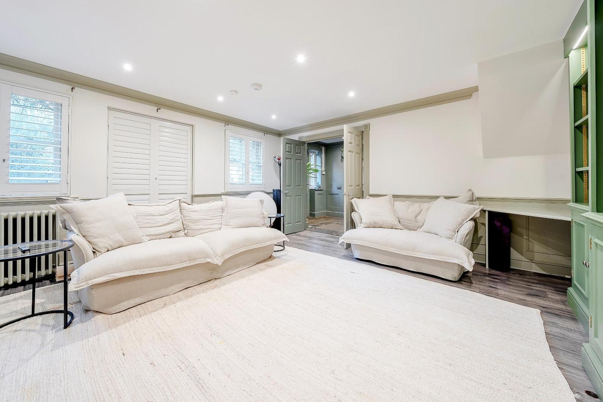 Fabulous Oasis For Unique Experience In Clapham London