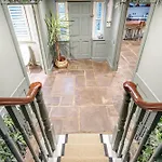 Fabulous Oasis For Unique Experience In Clapham